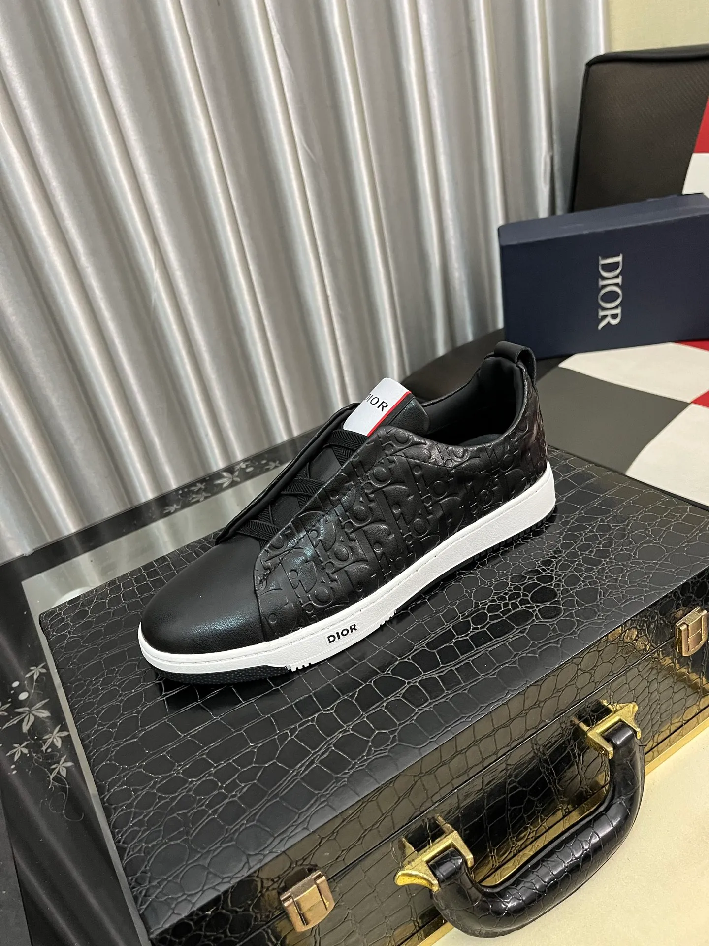 Men's Men's Shoes 💰458⌚️⌚️[Dior] Dior's new casual men's shoes are on the market in Hong Kong counters. The official website is 1:1 production. Original Italian materials. Designed by European and American masters. Perfect shape to create counter quality. Solid color rubber wear-resistant outsole and classic dazzling head! Super versatile and very comfortable. High-end without losing taste, fashionable and novel! ! Absolute focus! Code number: 38-442️⃣Colors available